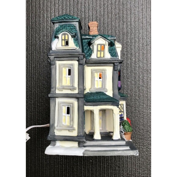 VILLAGE SQUARE COLLECTIBLES PORCLEAIN LIGHTED HOUSE "HATFIELDS HABERDASHERY" - Picture 12 of 15